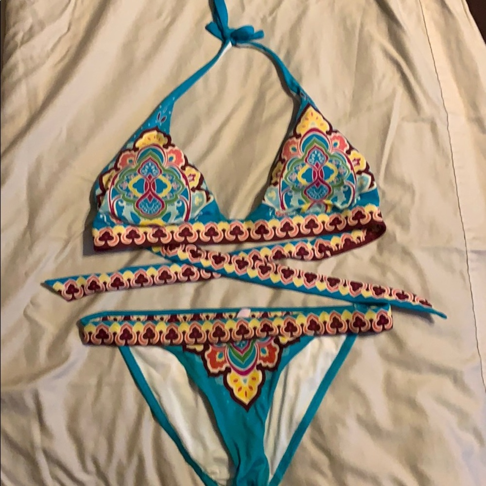 Victoria’s Secret Bikini LG Top SM Bottom